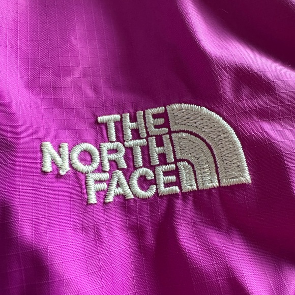 THE NORTH FACE shell jacket in Magenta - Picture 3 of 7